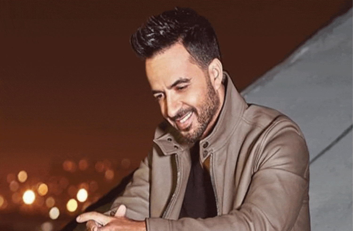 Luis Fonsi in Wolf & Shepherd